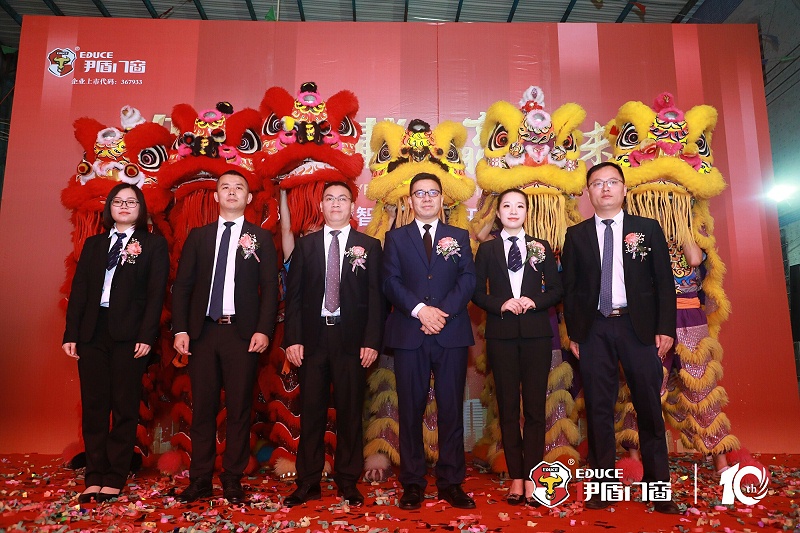 伊盾門窗十周年慶在佛山楓丹白鷺酒店隆重舉行，央視名嘴朱軼前來助陣！20190420154056