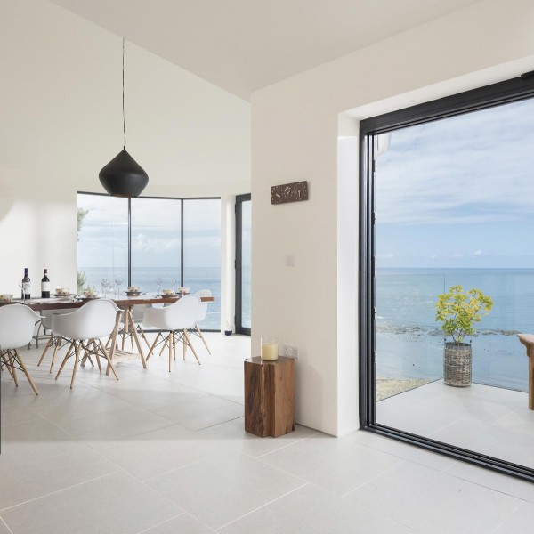 伊盾高效隔音門窗新騎士?jī)绍壦纳韧评T有什么優(yōu)勢(shì)？