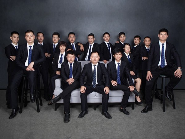 伊盾門窗技術(shù)研發(fā)團(tuán)隊(duì)