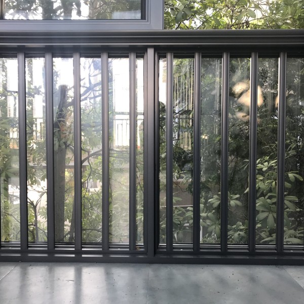 伊盾門窗兒童安全防護(hù)欄，給孩子加裝一道居家安全屏障！