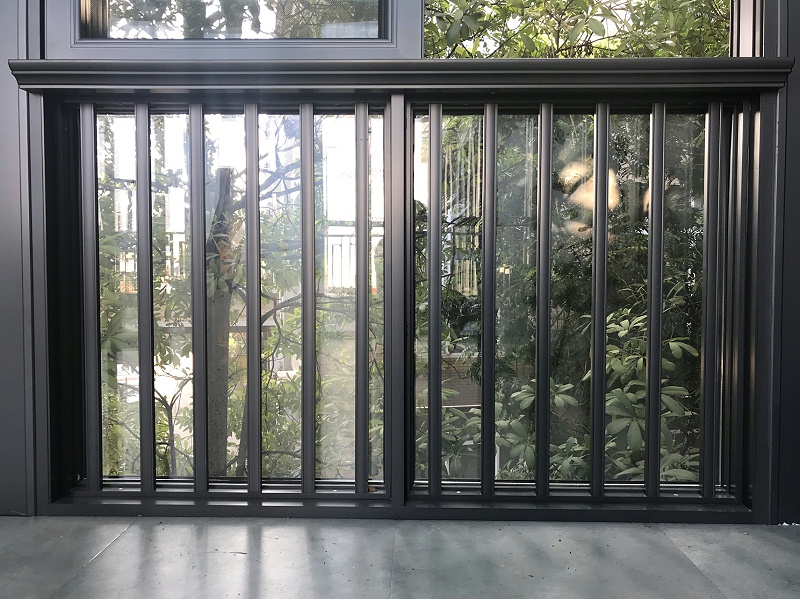 伊盾門(mén)窗兒童安全防護(hù)欄，給孩子加裝一道居家安全屏障！